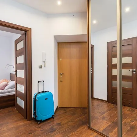 Nowoczesny Przy Alejach Solidarnosci W Warszawie By Renters