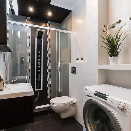 Nowoczesny Przy Alejach Solidarnosci W Warszawie By Renters *