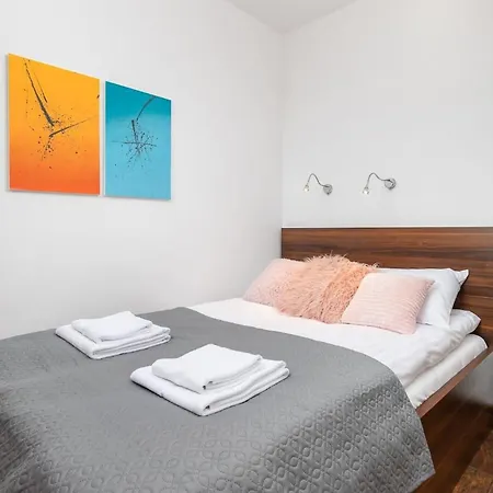 Nowoczesny Przy Alejach Solidarnosci W Warszawie By Renters