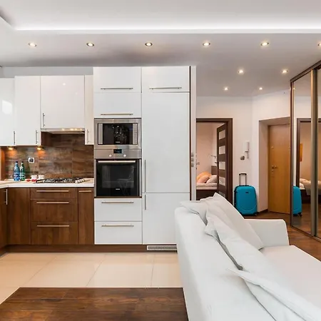 Nowoczesny Przy Alejach Solidarnosci W Warszawie By Renters