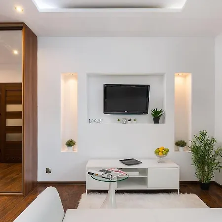 Apartment Nowoczesny Przy Alejach Solidarnosci W Warszawie By Renters
