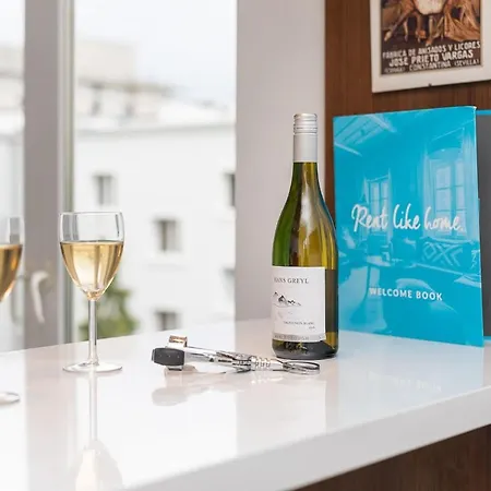 Nowoczesny Przy Alejach Solidarnosci W Warszawie By Renters Varsóvia