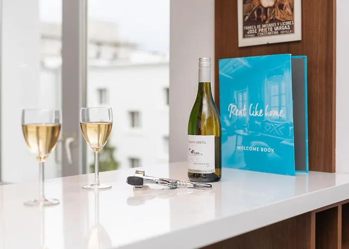 Nowoczesny Przy Alejach Solidarnosci W Warszawie By Renters Varsóvia