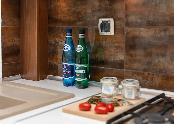 Nowoczesny Przy Alejach Solidarnosci W Warszawie By Renters Varsóvia