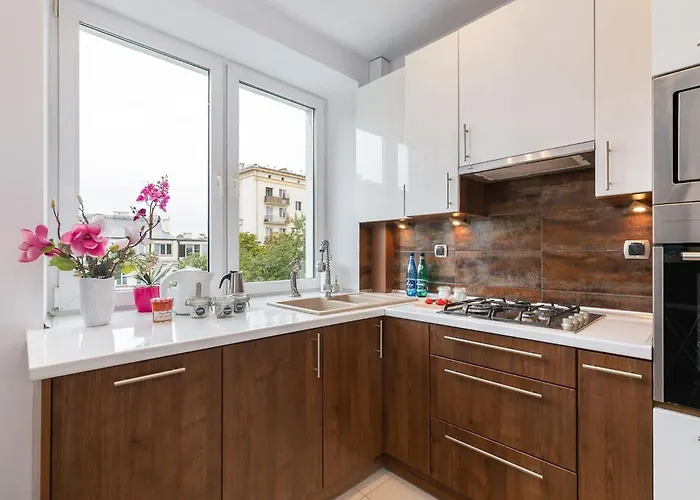 Nowoczesny Przy Alejach Solidarnosci W Warszawie By Renters Apartamento